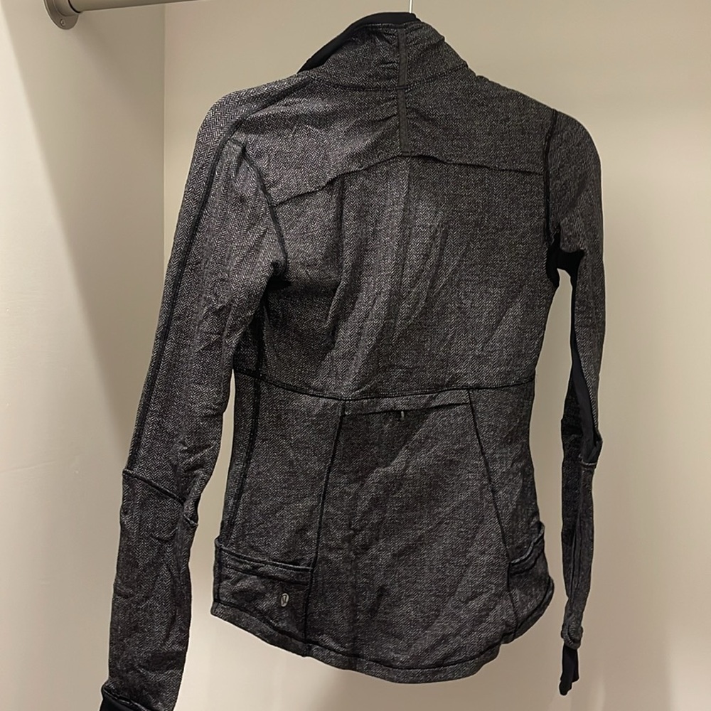 Lululemon 1/2 Zip - Picture 10 of 16